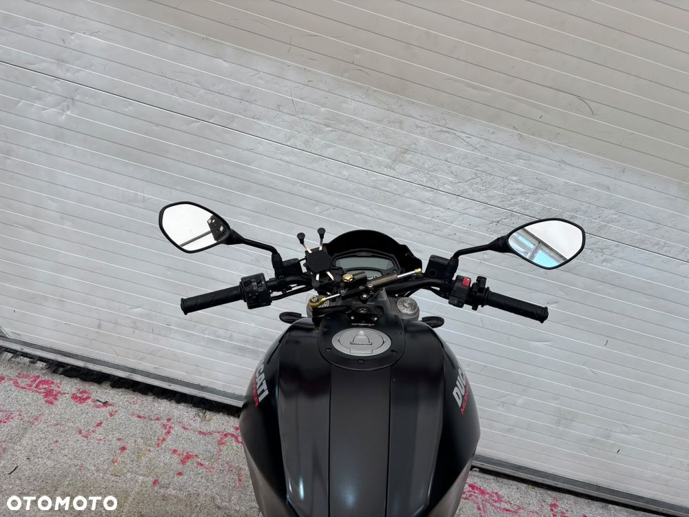 Ducati Monster - 27