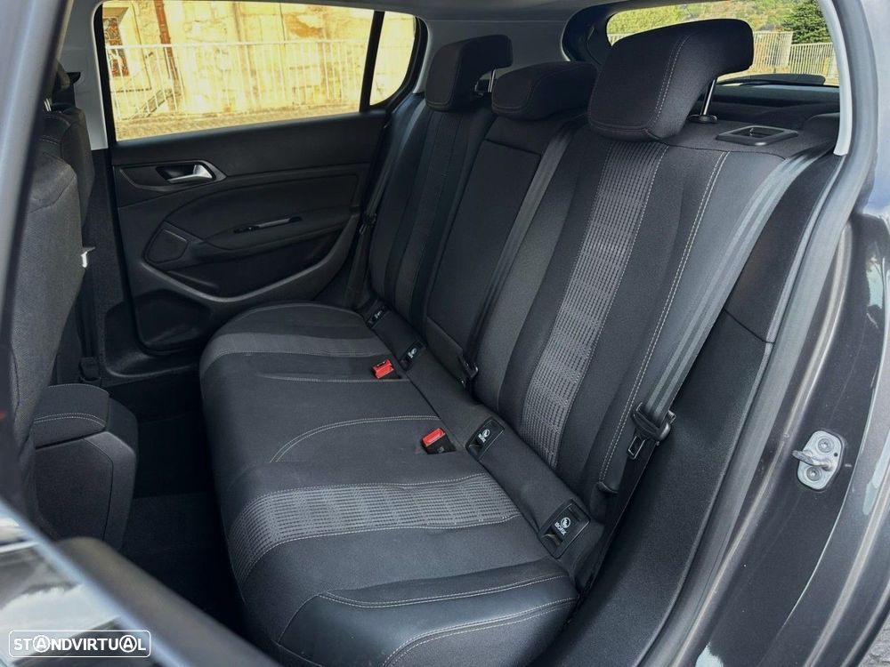Peugeot 308 1.2 PureTech Allure EAT8 - 12