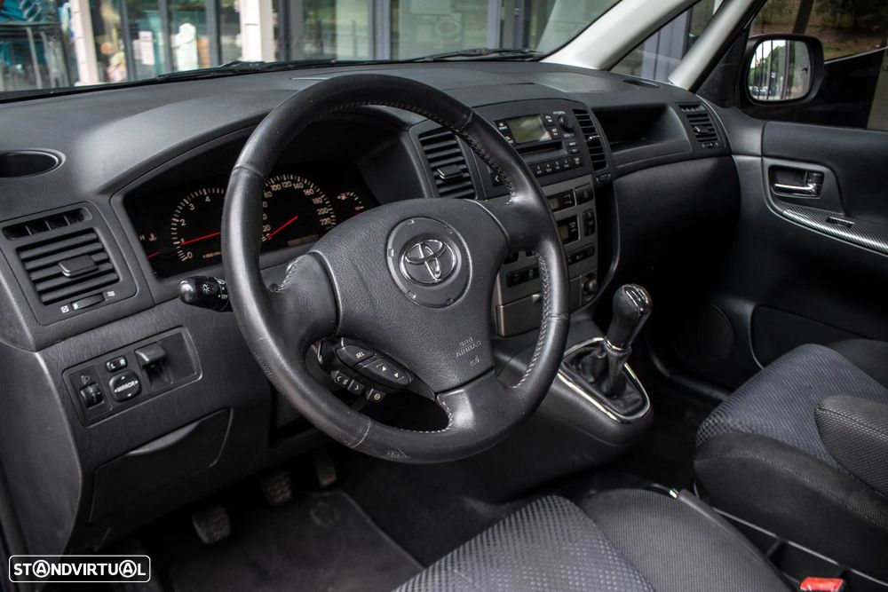 Toyota Corolla Verso 2.0 D-4D - 22