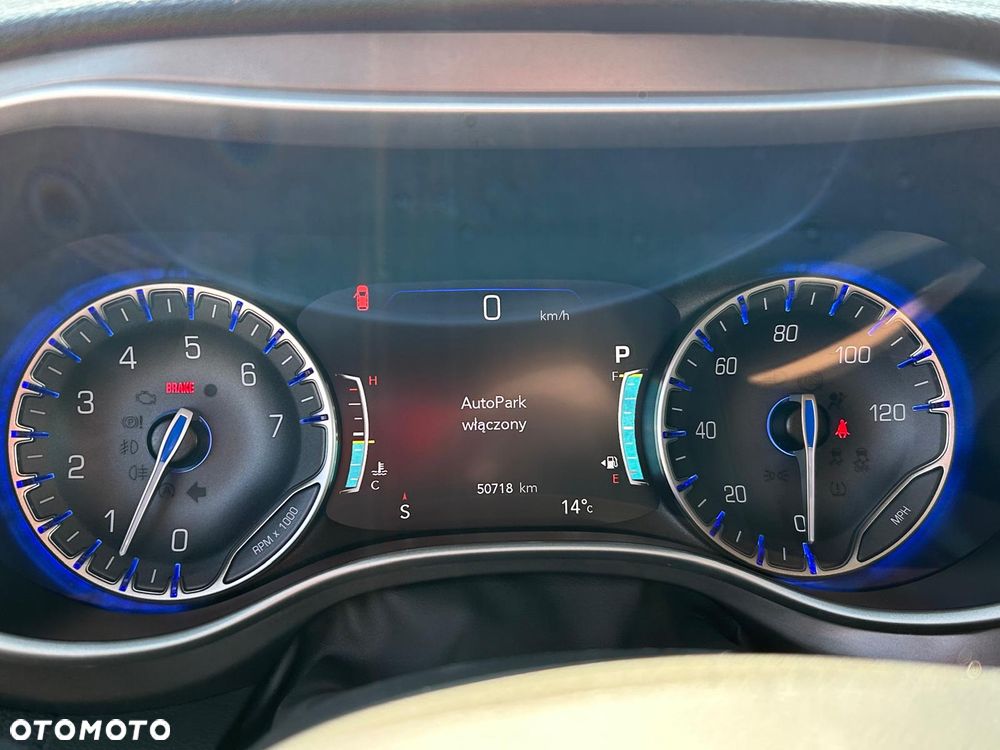 Chrysler Pacifica - 15