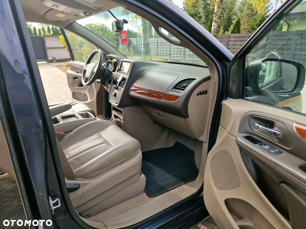 Chrysler Town & Country 3.6 Limited - 16