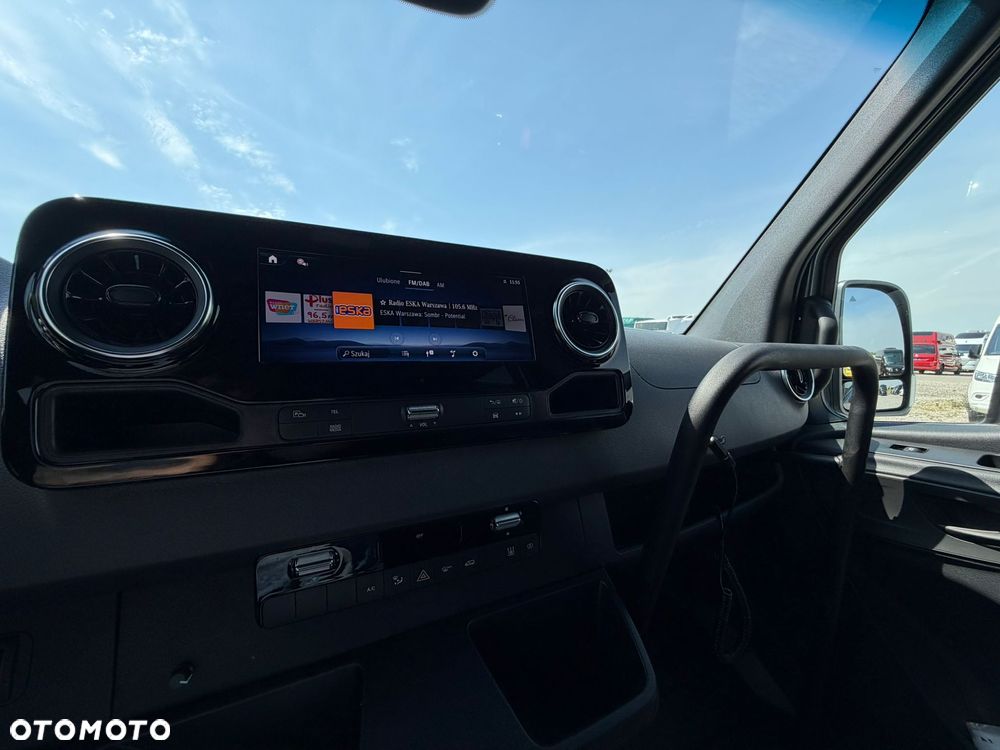 Mercedes-Benz Sprinter 519 - 18