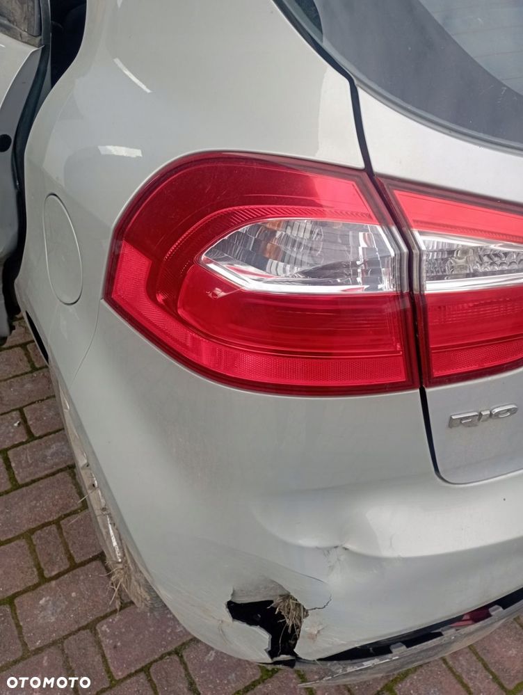 KIA RIO III LAMPA LEWA TYŁ TYLNA W BŁOTNIK EU - 1