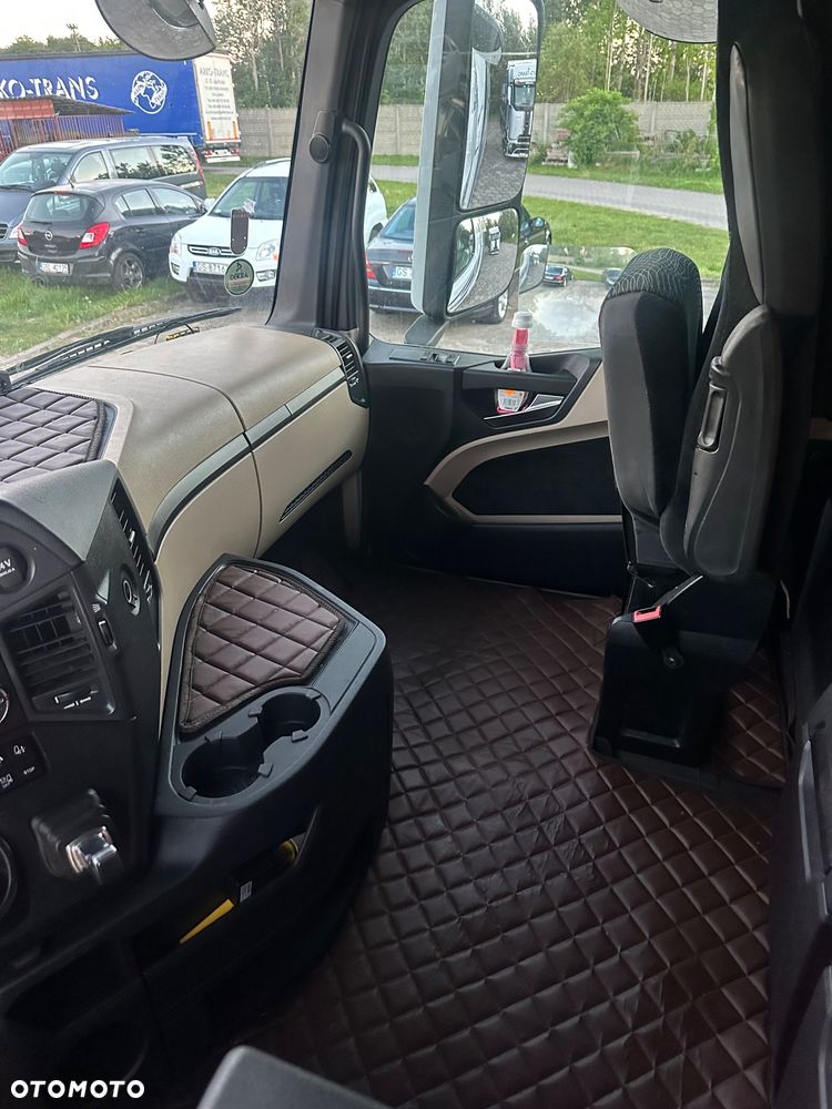 Mercedes-Benz Actros - 9