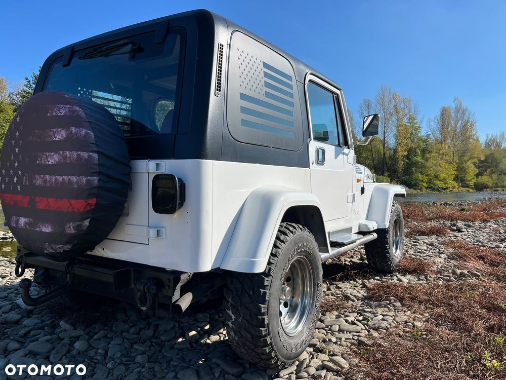 Jeep Wrangler 2.5L - 16