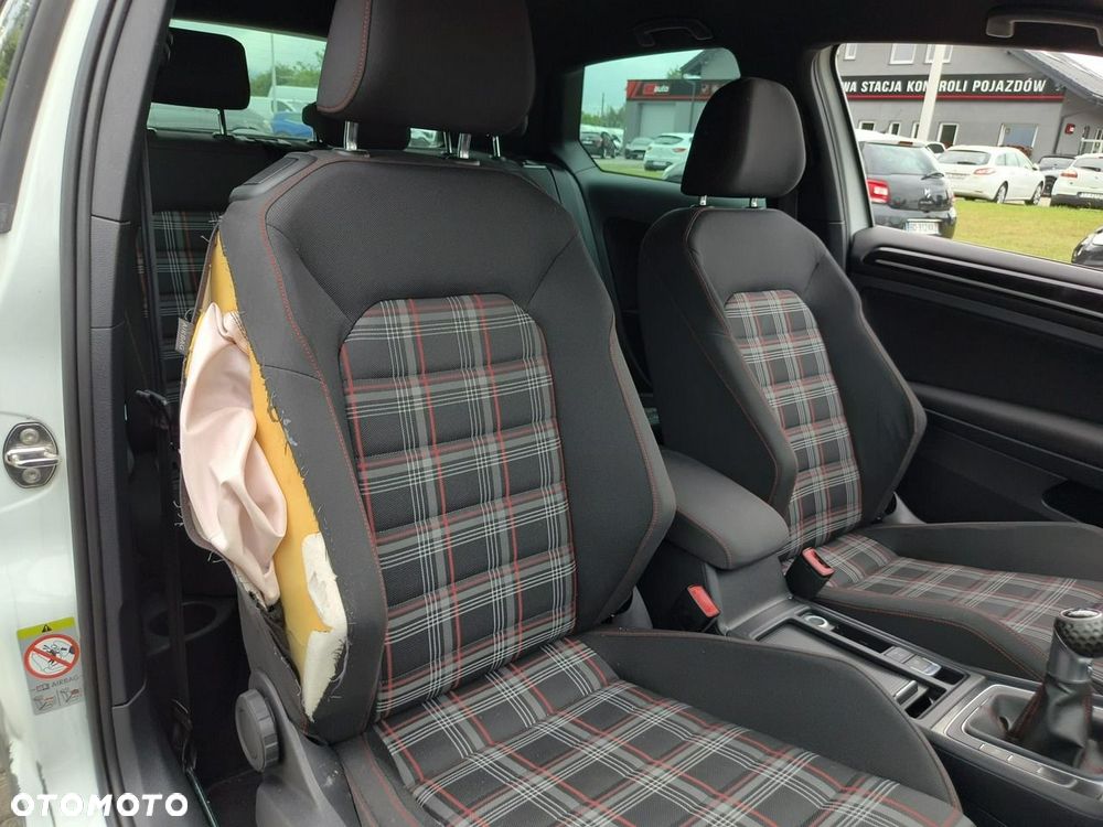 Volkswagen Golf - 15