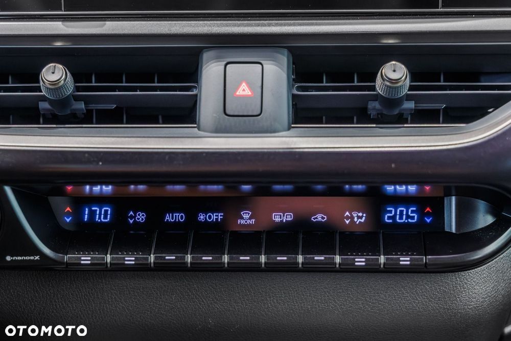 Lexus UX - 35