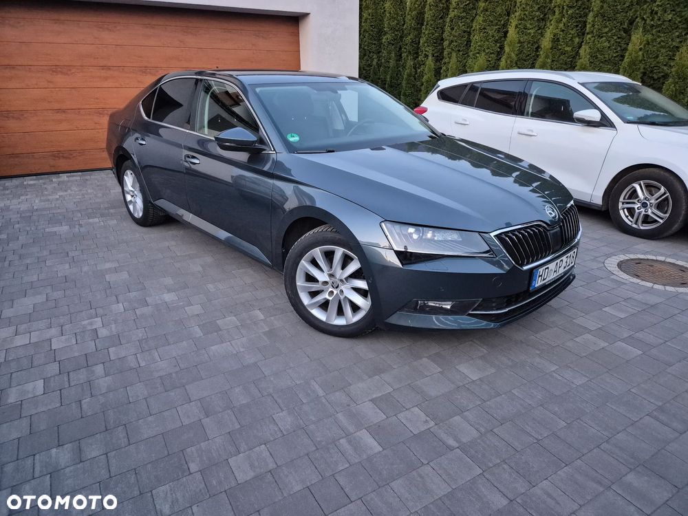 Skoda Superb 2.0 TDI Premium Edition - 1