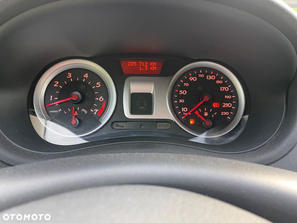 Renault Clio 1.2 16V 75 Dynamique - 11