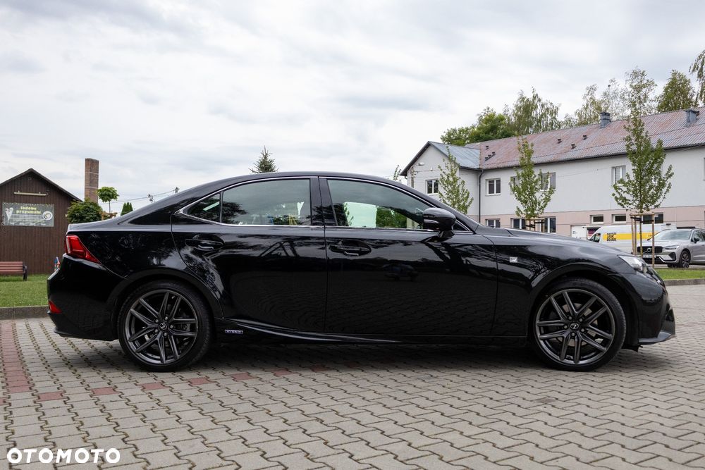 Lexus IS 300h F Sport - 3