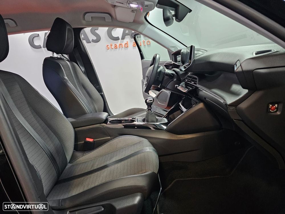 Peugeot 2008 1.2 PureTech Allure - 12