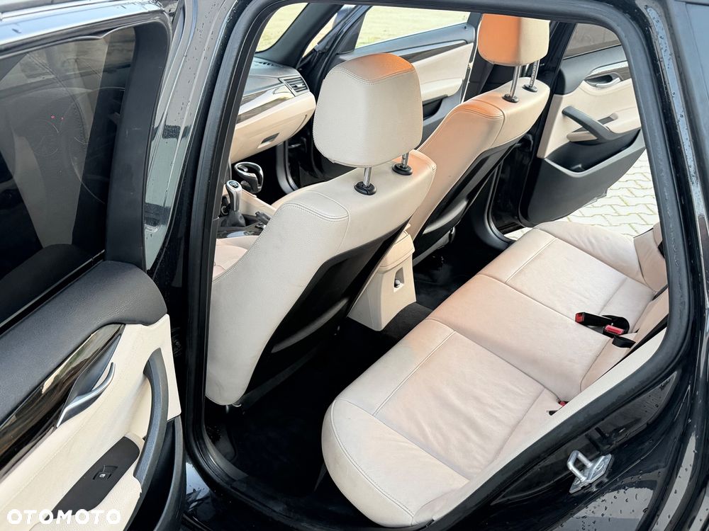 BMW X1 xDrive18d - 36