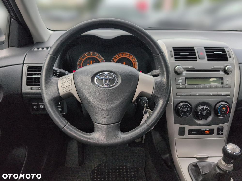 Toyota Corolla 1.6 VVT-i Luna - 12