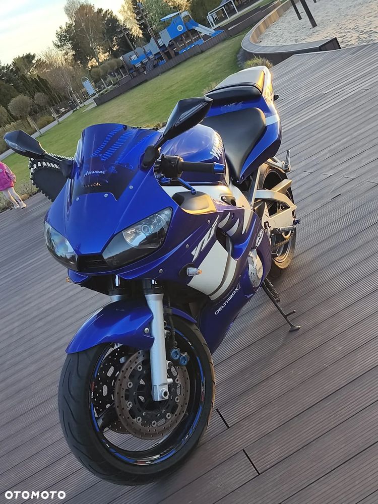 Yamaha R6 - 10