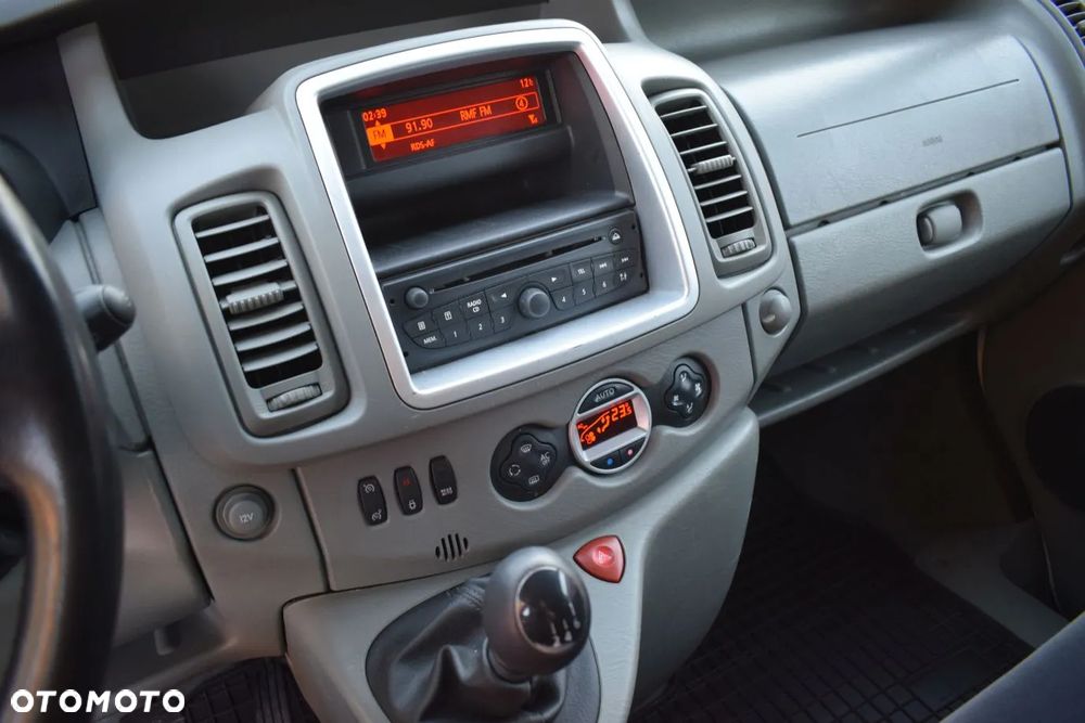 Renault Trafic 2.0 dCi 115 FAP Grand Passenger Black Edition - 10