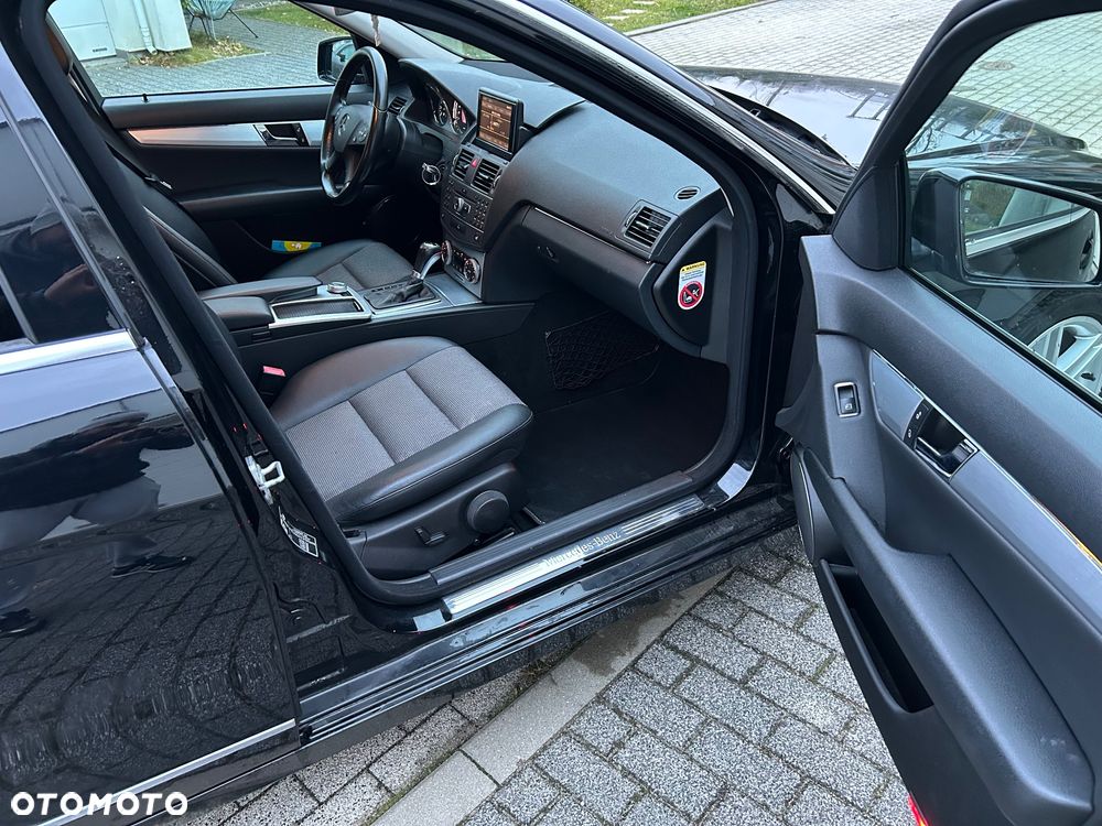 Mercedes-Benz Klasa C 350 CDI DPF 4Matic 7G-TRONIC BlueEFFICIENCY Elegance - 23