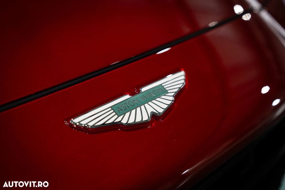 Aston Martin DBX - 32