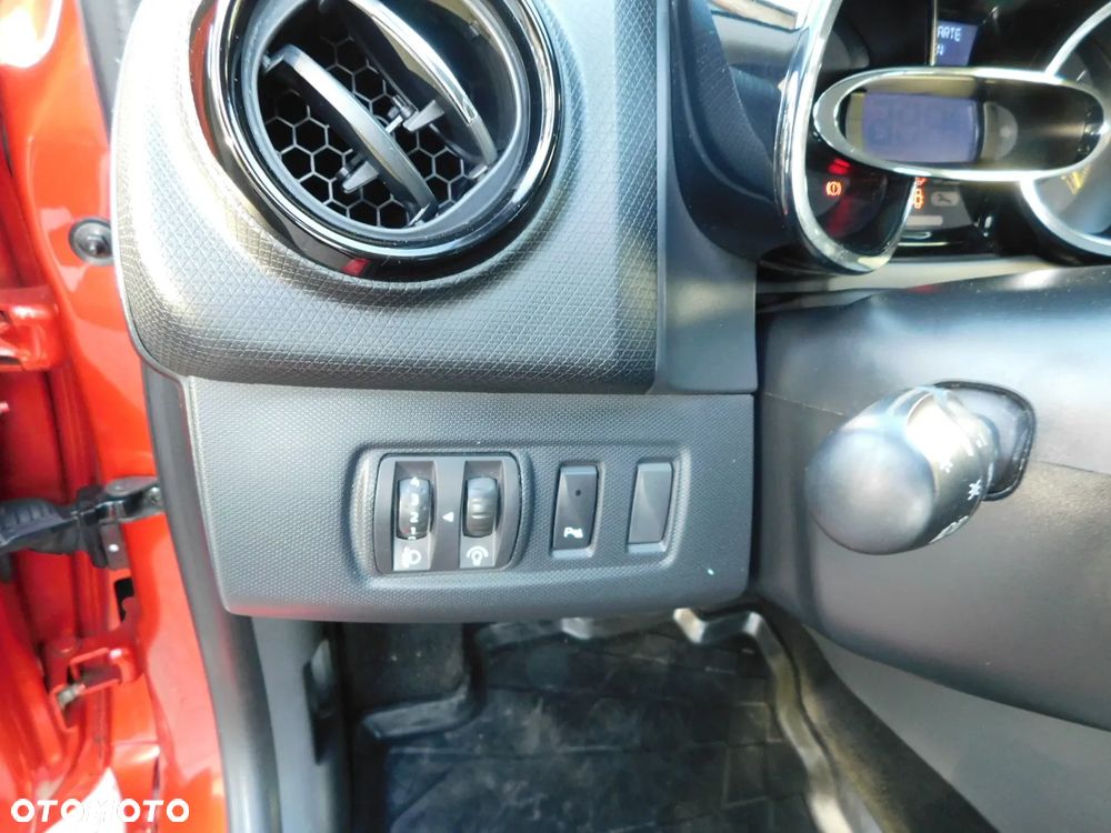 Renault Clio 1.2 16V 75 LIMITED - 19