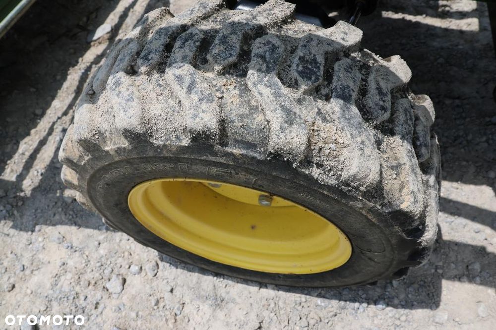John Deere 2520 - 16