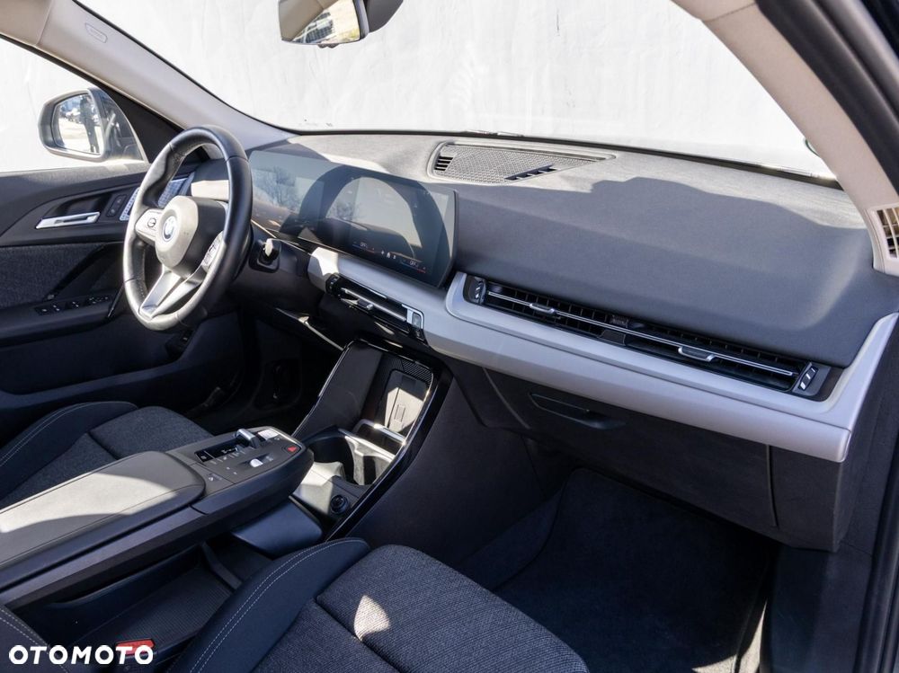 BMW iX2 - 9