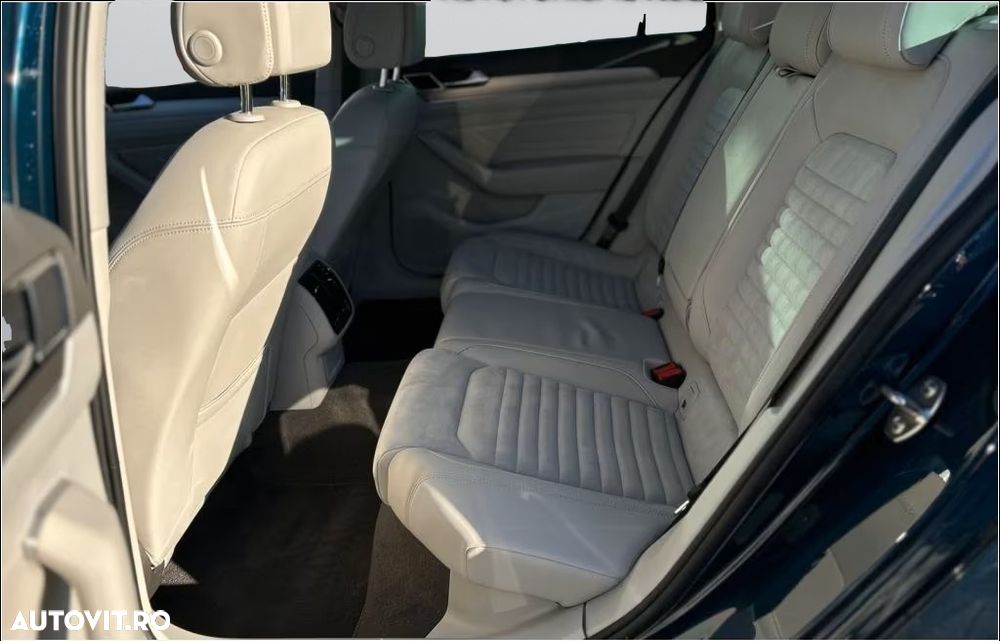 Volkswagen Passat Variant 2.0 TDI SCR DSG 4Motion Elegance - 13