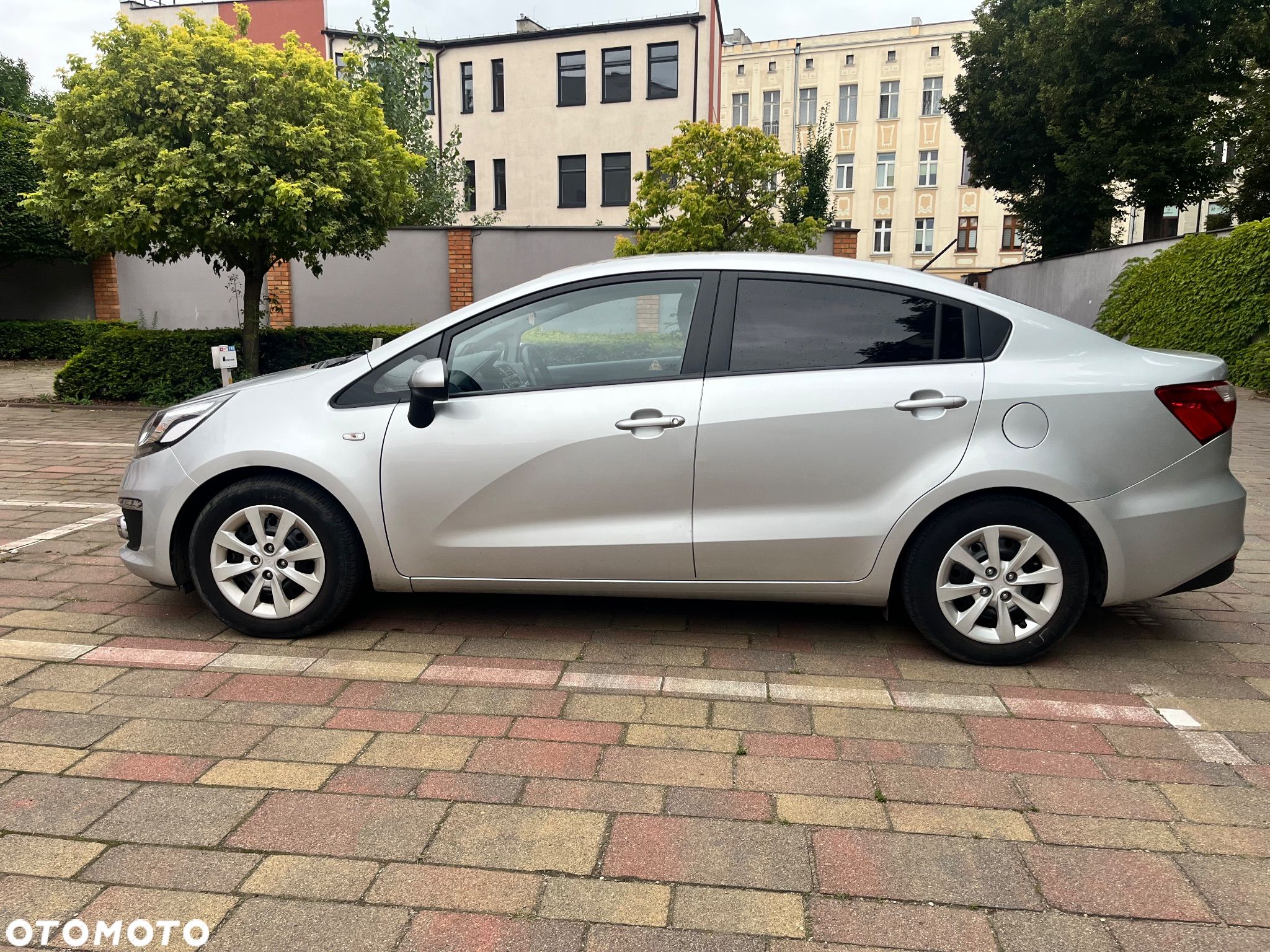 Kia Rio - 1