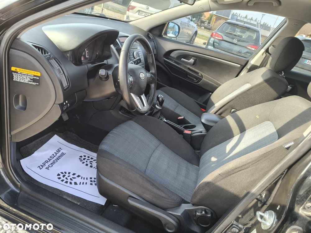 Kia Ceed 1.6 CRDi 90 ISG Spirit - 28