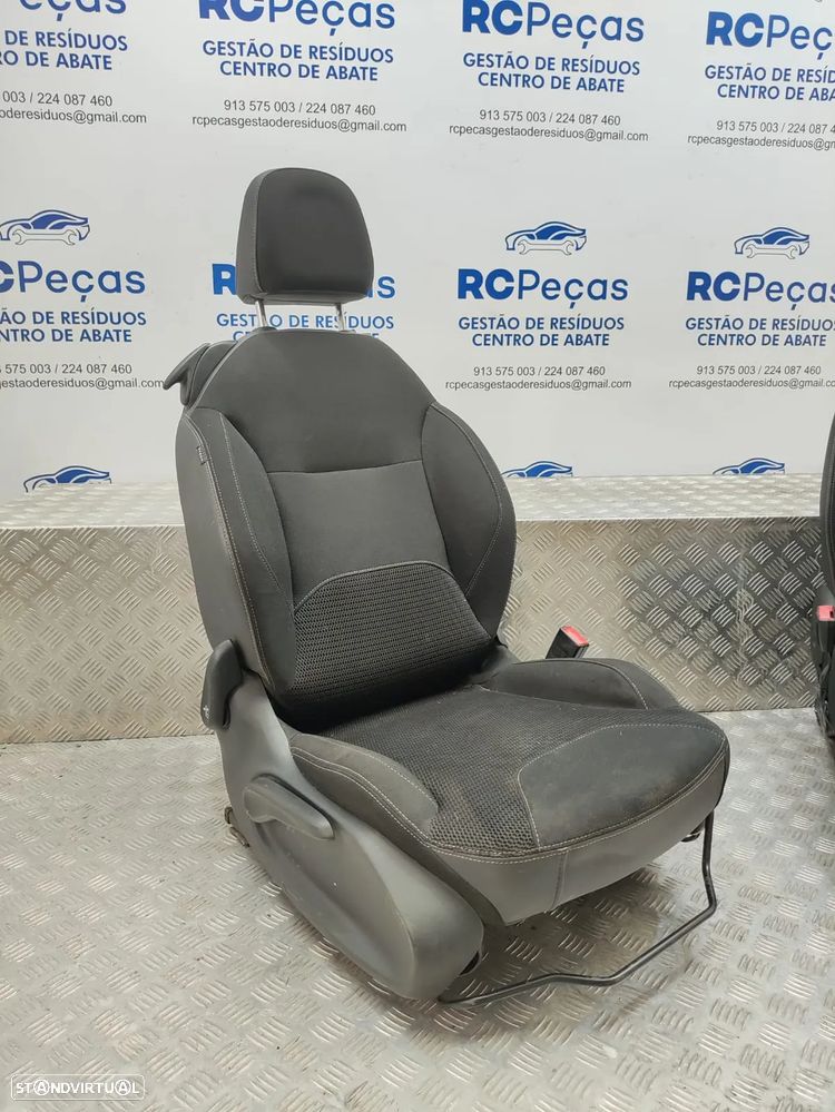 Conjunto Bancos Frontais Frente em Pele e Tecido Citroen DS3 Diesel 2009 - 2016 - 8
