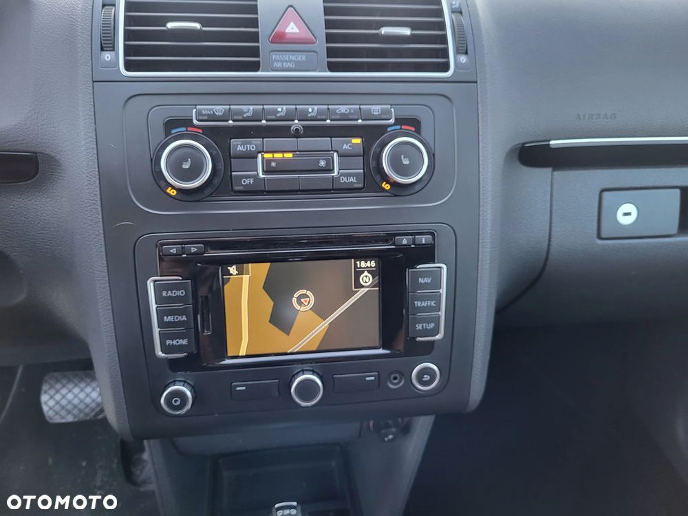 Volkswagen Touran 2.0 TDI Trendline DSG - 14