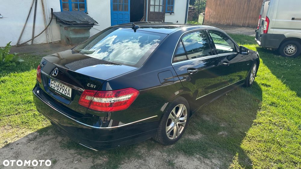 Mercedes-Benz Klasa E 220 CDI BlueEff Avantgarde - 4