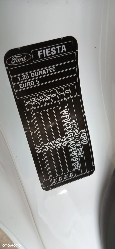 Ford Fiesta 1.25 Celebration - 18