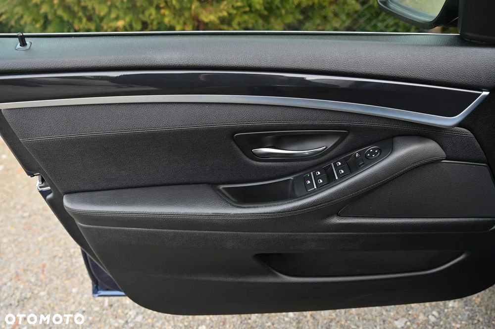 BMW Seria 5 520d - 23