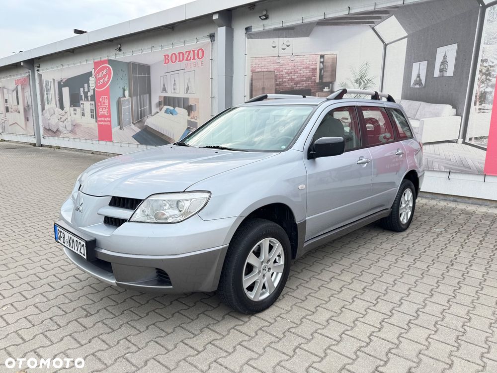 Mitsubishi Outlander - 1
