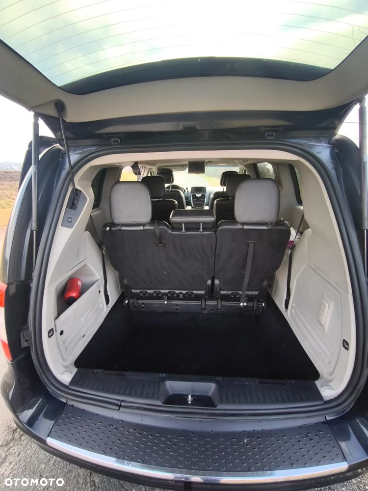 Chrysler Town & Country ver-3-6-limited - 14