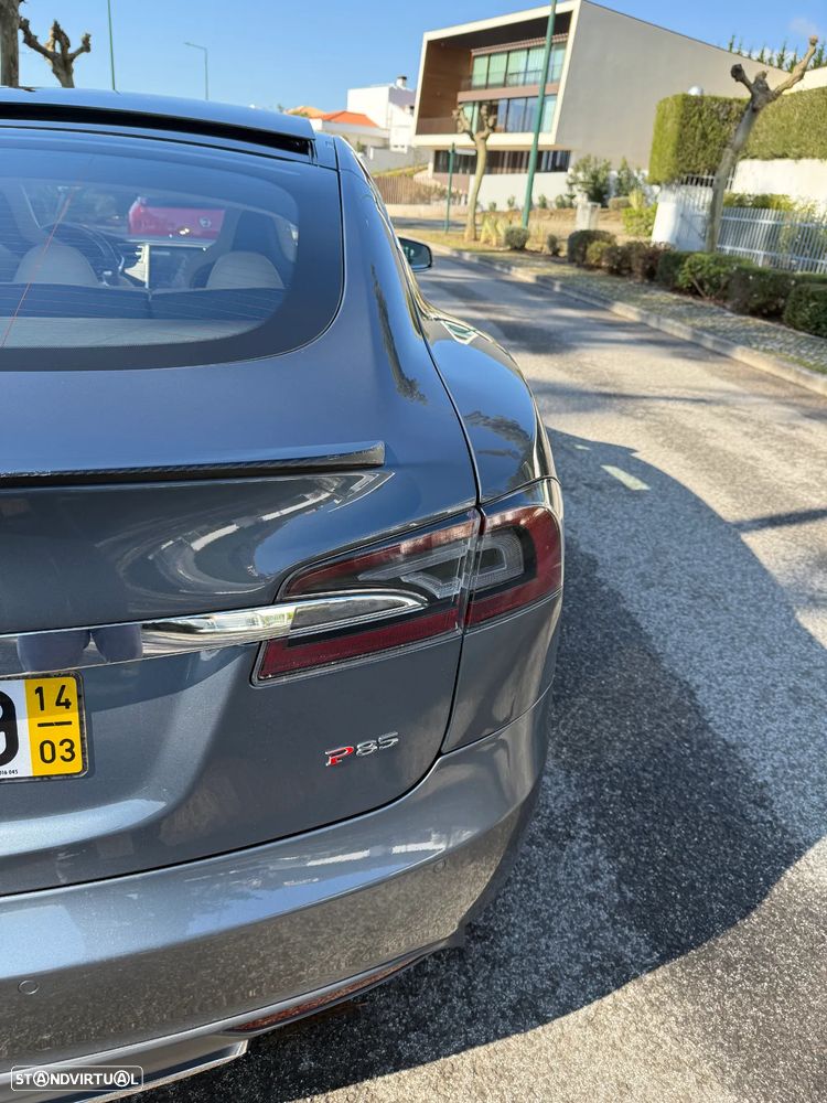 Tesla Model S - 7