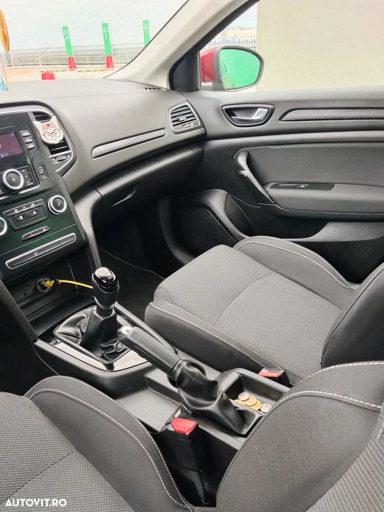 Renault Megane TCE 114 GPF Life - 8