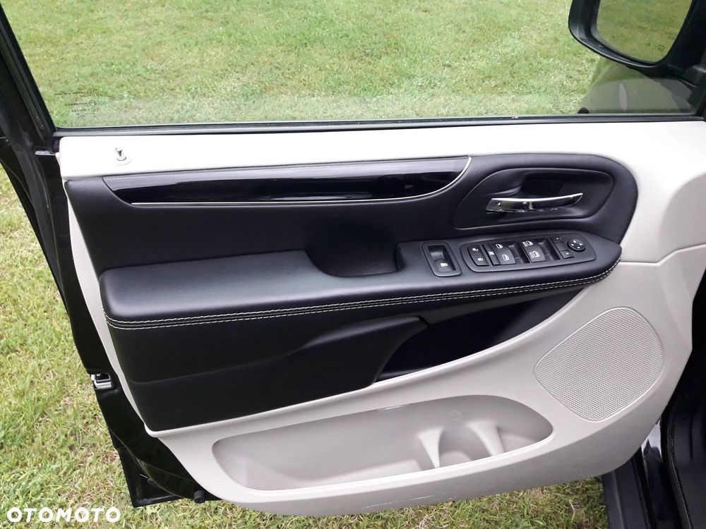 Dodge Grand Caravan - 17