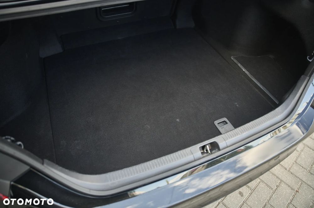 Toyota Camry 2.5 Hybrid Executive CVT - 26