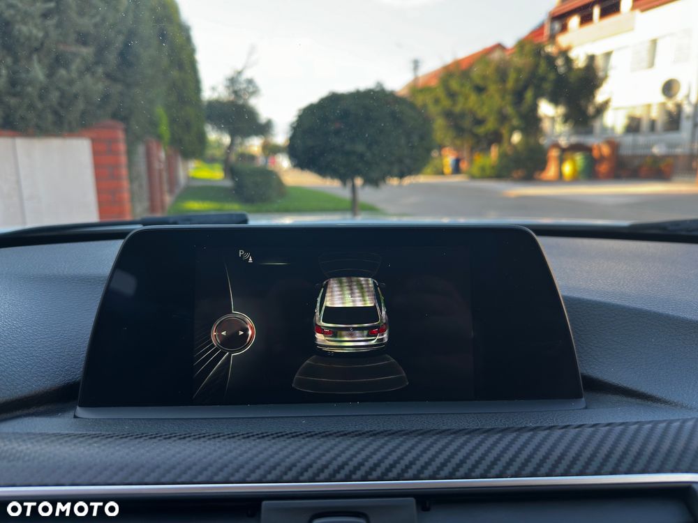 BMW Seria 3 320d Sport Line - 32