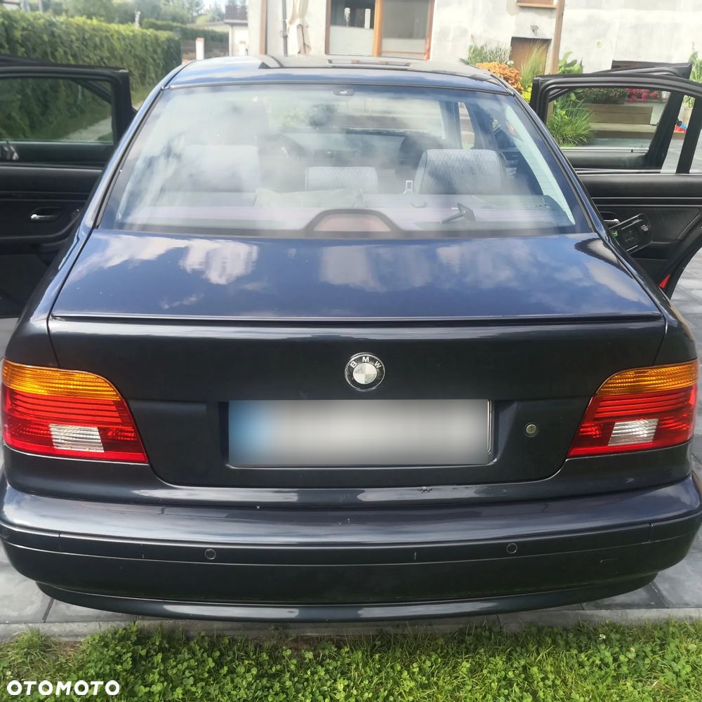 BMW 5 Series 2002 photo 2