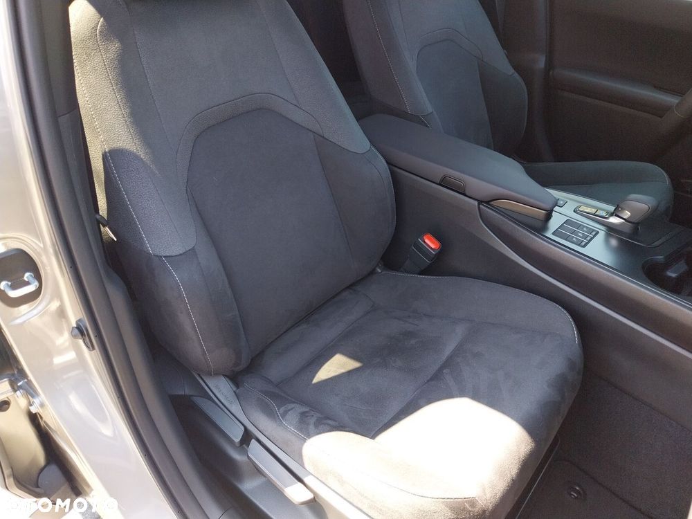Lexus UX 300h Business - 10