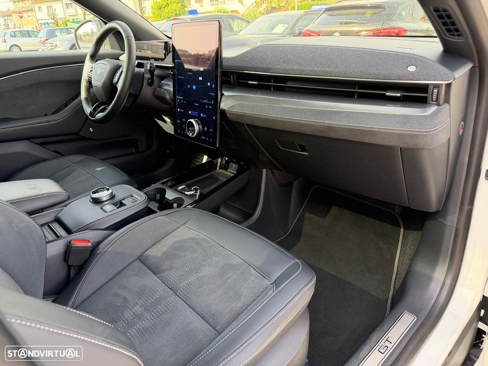 Ford Mustang Mach-E - 18