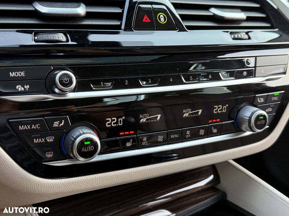 BMW Seria 5 530e Aut. Luxury Line - 30