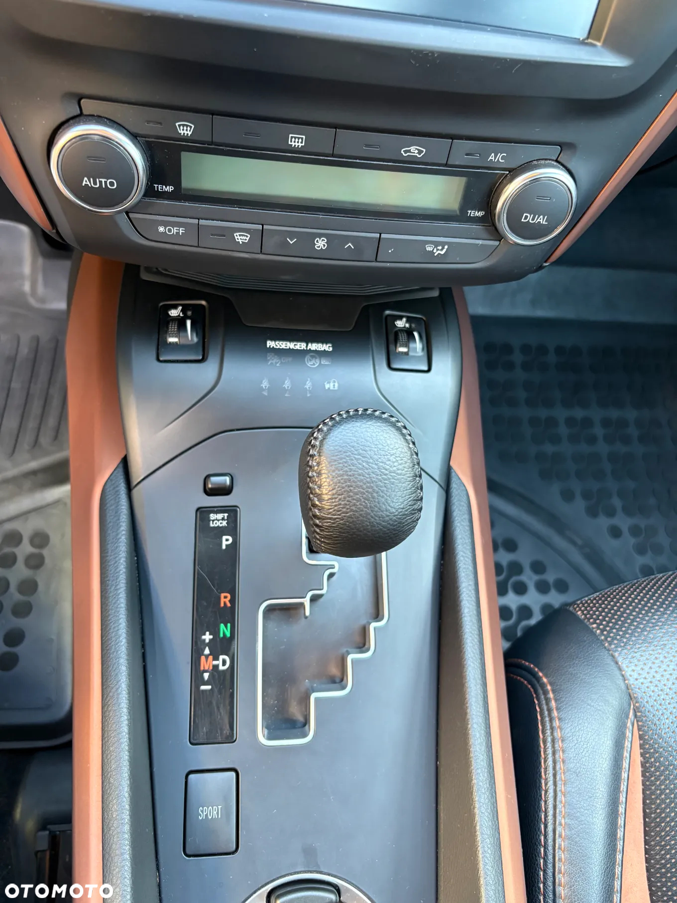 Toyota Avensis 1.8 Premium MS - 9