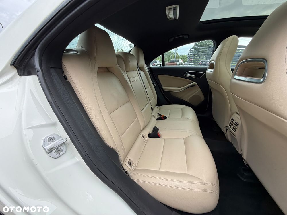 Mercedes-Benz CLA 250 7G-DCT AMG Line - 22
