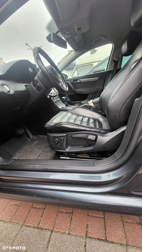 Volkswagen Passat 2.0 TDI Highline R-Style DSG - 22