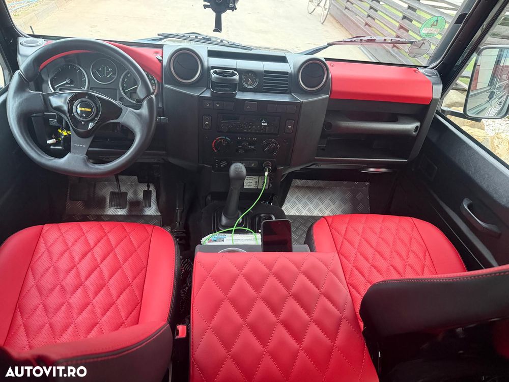 Land Rover Defender - 4