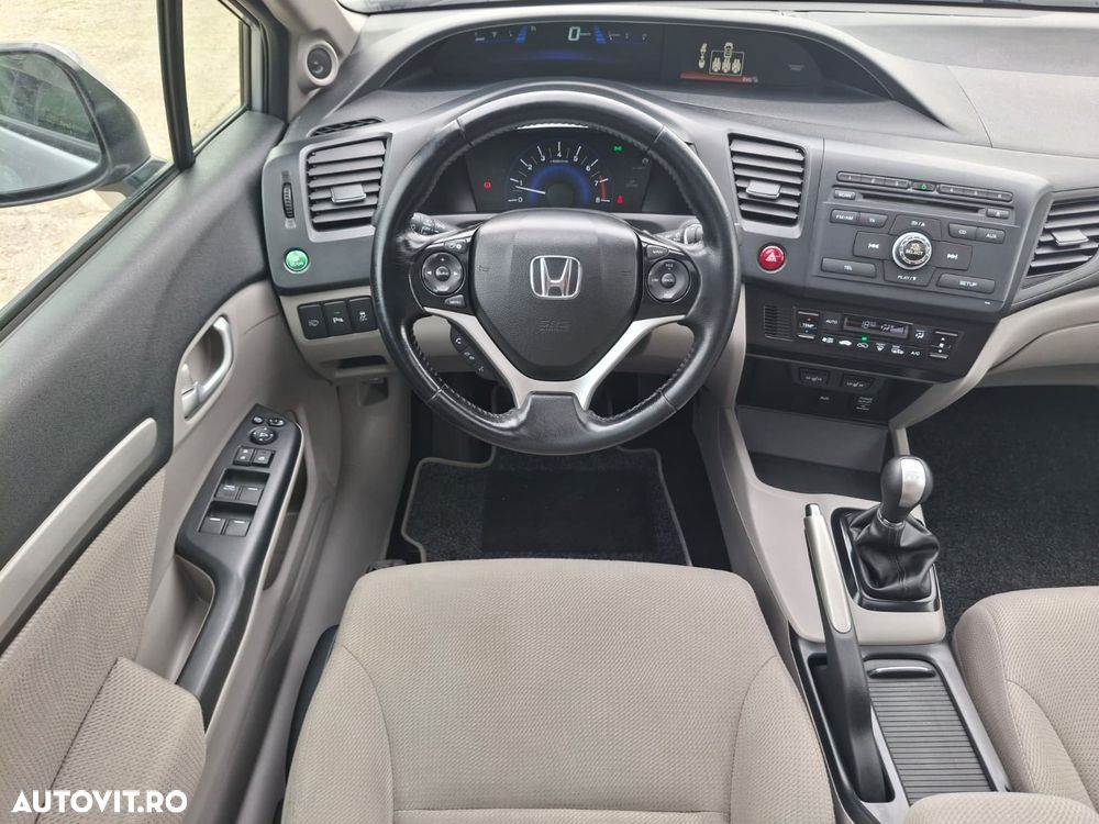 Honda Civic 1.8 i-VTEC MT Lifestyle - 15