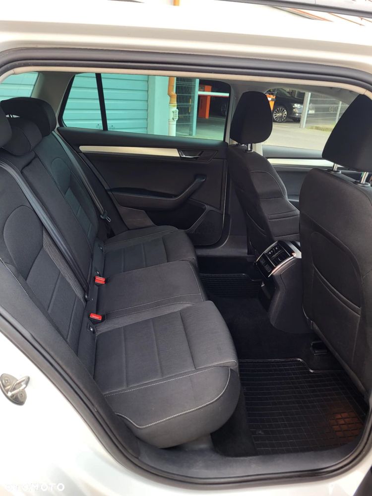 Skoda Superb 2.0 TDI Active DSG - 9