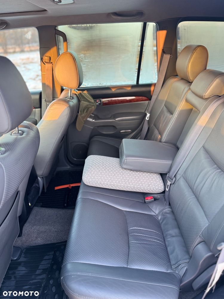 Toyota Land Cruiser - 10
